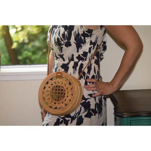 Authentic Bali Rattan Round Bag – Handwoven Ata Boho Purse with Batik Lining - Picture 6 of 16